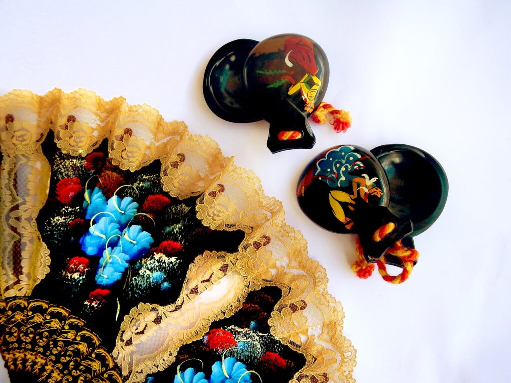 castanets, fan, flamenco-2598276.jpg